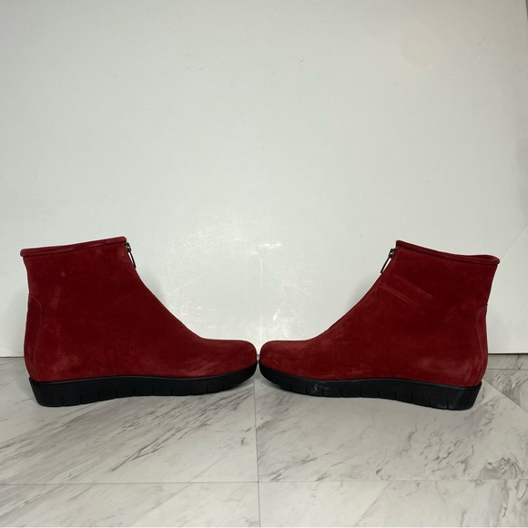 La Canadienne Barb Red Suede Front Zipper Boot 8 - Picture 5 of 16
